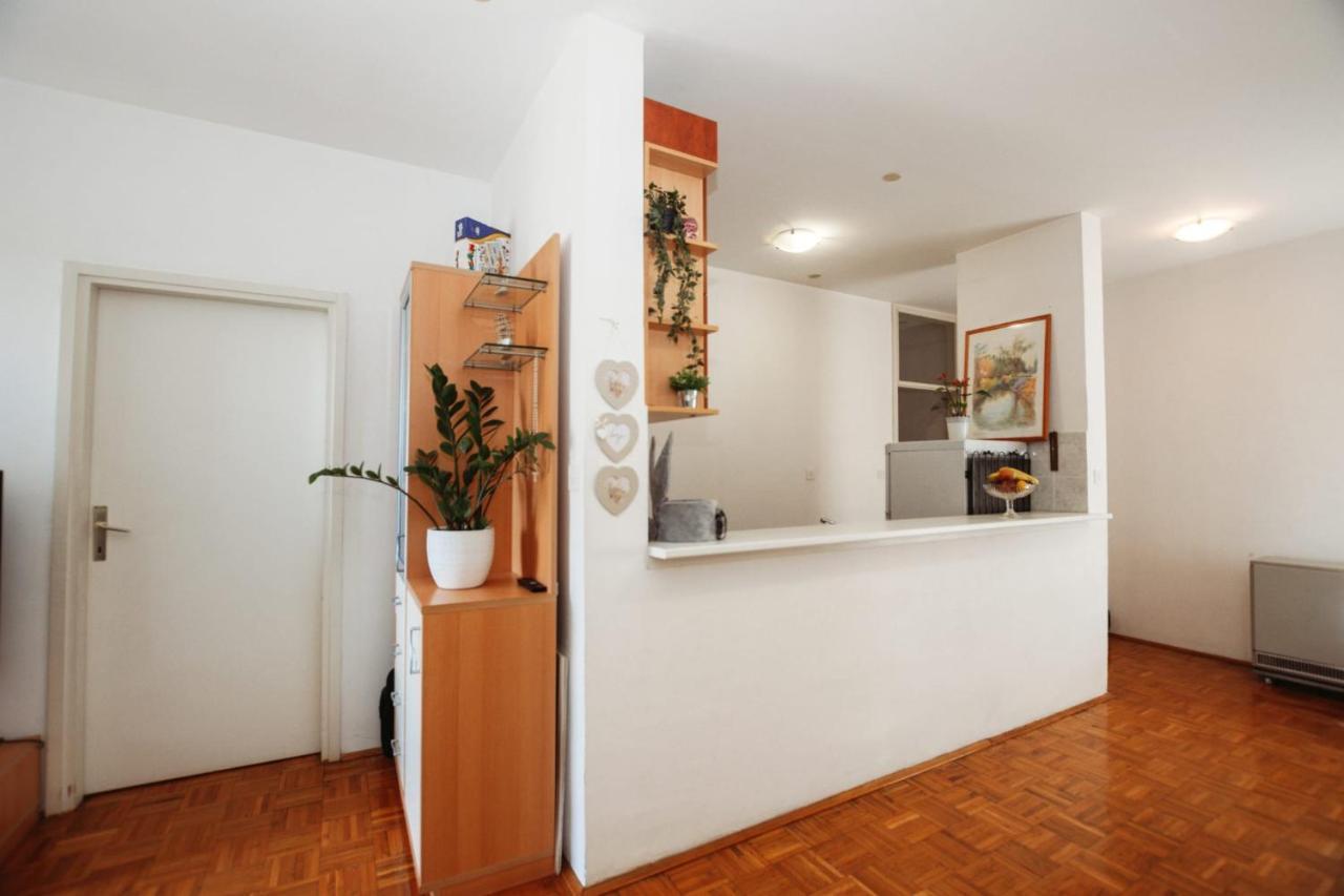 Apartment Jjj